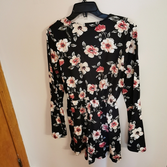 Kendall & Kylie romper, bnwt, size M - Picture 3 of 8